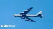 ABD Hava Kuvvetleri'ne Ait B-52 Bombardıman Uçağı Kaliforniya'da Kalkıştan Hemen Sonra Düştü