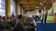 Göçmen Gözaltı Merkezinde Personelin İngiltere Bayrağı Takması Raporla Ortaya Çıktı