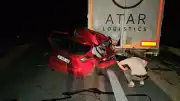 Edirne'de park halindeki TIR'a çarpan otomobilin sürücüsü yaşamını yitirdi