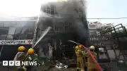 Hindistan'ın Lucknow Şehrinde Bina Yangını: 15 Kişi Hayatını Kaybetti