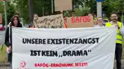 Almanya'da Öğrenciler Geçim Sıkıntısı Nedeniyle Bakan Bär'i Protesto Etti