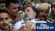 Delhi'de Protestolar Büyüyor: Rahul Gandhi Başbakanın İstifası Çağrısı Sonrası Gözaltına Alındı