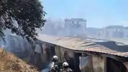 Hatay Altınözü'nde İşçi Konteyneri Yanarak Kullanılamaz Hale Geldi