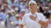 Wimbledon 2026: Karolina Muchova, Coco Gauff'u elediği çekişmeli maçın ardından finale yükseldi