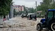 Afyonkarahisar'da Şiddetli Dolu Yağışı: Yollar Kapandı, Tarım Arazileri Zarar Gördü