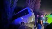 Ankara Mamak'ta servis minibüsü ile otomobil çarpıştı: 8 yaralı