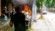Avcılar'da Metruk Binada Çıkan Yangın Kepçe Operatörü Sayesinde Söndürüldü