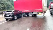 Bolu Dağı'nda TIR Dorsesiyle Çarpışan Otomobilde 2 Kişi Yaralandı