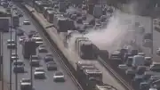 Avcılar'da Seyir Halindeki Metrobüste Yangın Çıktı, Seferler Aksadı