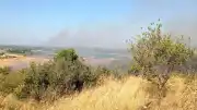 Balıkesir Altıeylül'de çıkan arazi yangınına havadan ve karadan müdahale edildi