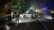 Kocaeli Anadolu Otoyolu'nda tırın otomobile çarpması sonucu 1 çocuk hayatını kaybetti