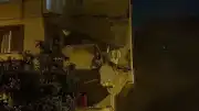 Küçükçekmece'de Balkonu Çöken Bina Tahliye Edildi