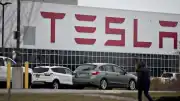 Tesla Sürücüsü Kazadan Önce Gaz Pedalına Tam Bastı, FSD Devre Dışı Kaldı