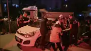 Ümraniye'de Hafriyat Kamyonu ile Otomobil Çarpıştı: 4 Yaralı