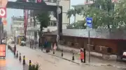Artvin'de Şiddetli Yağış Hayatı Felç Etti: Ev ve İş Yerlerini Su Bastı, Yolda Heyelan Meydana Geldi