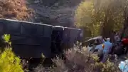İzmir'de Trafik Kazası: 2 Kişi Hayatını Kaybetti, 1 Kişi Yaralandı