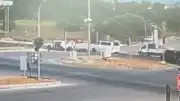 Antalya'da Kırmızı Işık İhlali Motosiklet Kazasına Yol Açtı: 2 Yaralı