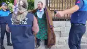 Tiyatroculardan Zabıta Haftası'na Sürpriz Kutlama: Dilenci Kılığında Jest