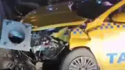 Esenyurt'ta Taksi Elektrik Direğine Çarptı: Sürücü Hayatını Kaybetti