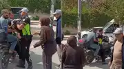 Hatay'da Motorize Polis, Bilinci Kapalı B. Babasının Kucağında Hastaneye Yetiştirdi