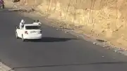 Pakistan'da Tehlikeli Manevralar Yapan Otomobil Kaza Yaptı