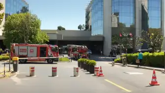 Beşiktaş'ta 20 katlı otelde yangın: Misafirler ve personel tahliye edildi