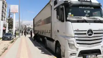 İran'a Tıbbi Yardım Gönderildi: 6 TIR Daha Yola Çıktı