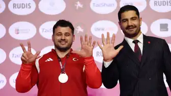 Rıza Kayaalp, Avrupa Şampiyonası'nda Rekor Kırdı
