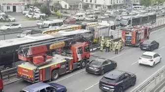 Avcılar'da Metrobüs Hattında Yangın: Seferler Aksadı