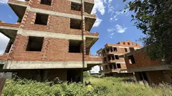 Antalya'da Terk Edilmiş Binada 1 Aylık Ceset Bulundu