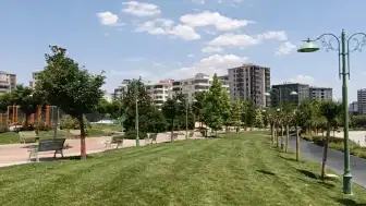 Batıkent'te Liseli Öğrenciler Arasında Bıçaklı Kavga: 1 Öğrenci Yoğun Bakımda