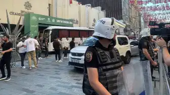 İstanbul Taksim'deki Öğretmen Eylemine Polis Müdahalesi: Gözaltılar Gerçekleşti