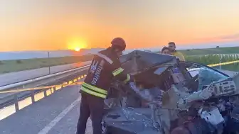 Erzurum'da Trafik Kazası: Otomobilin Kamyonete Çarpması Sonucu 3 Kişi Öldü