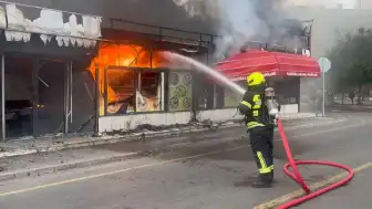 Mersin'de Unlu Mamüller Fırınında Yangın: İş Yeri Kullanılamaz Hale Geldi