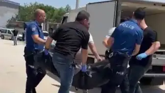10 Yaşındaki Oğlunun Gözü Önünde Eşini Bıçaklayarak Öldürdü