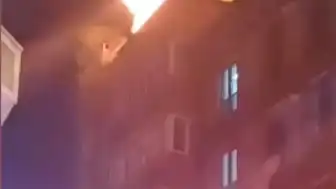 Esenyurt'ta 4 Katlı Binanın Çatısında Yangın