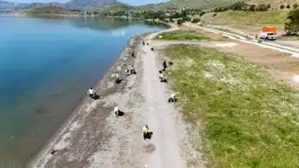 Hazar Gölü Kıyılarında 12 Ton Atık Toplandı