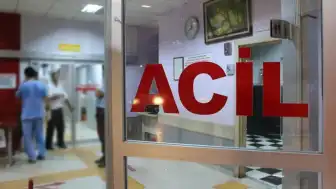Çanakkale'de LNG Yüklü Tankere Çarpan Otomobilde Can Kaybı ve Ağır Yaralılar