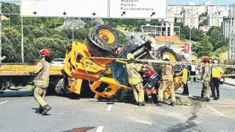 Küçükçekmece'de İş Makinesi Altında Ölüm: Sürücü Hayatını Kaybetti, Bahçelievler'de Çocuk Kazada Vefat Etti