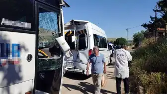 Kırşehir'de Servis Araçlarının Karıştığı Trafik Kazası: 42 Yaralı
