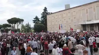Arnavutluk'ta Trump Ailesi'nin Tatil Köyü Projesine Kitlesel Protesto