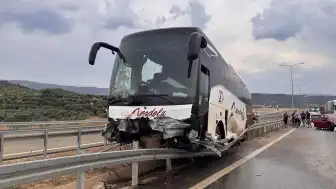 Aydın Kuyucak'ta Otomobil ile Yolcu Otobüsü Çarpıştı: 9 Yaralı