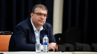 Seferihisar Belediye Başkanı İsmail Yetişkin rüşvet soruşturması kapsamında gözaltına alındı