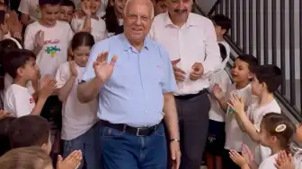 44 Yıllık Sınıf Öğretmeni Yusuf Bikir, Alkışlarla Emekliye Ayrıldı