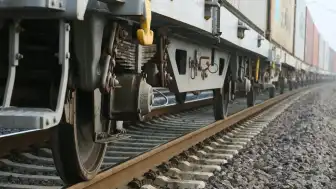 Almanya'da Demiryolu İletişim Sisteminde Arıza: Tren Seferleri Durduruldu