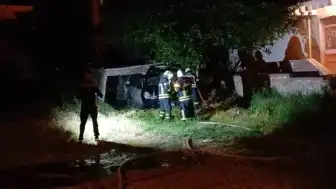 Kale Mahallesi'nde Park Halindeki Otomobil Alev Aldı