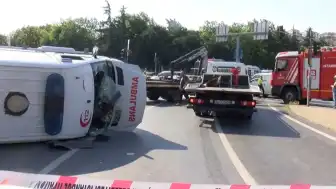 Kağıthane'de Ambulans ile Motosiklet Çarpıştı: 4 Yaralı