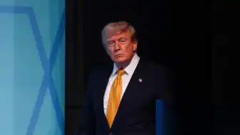 Trump, Seçim Komisyonu Üyelerini Görevden Aldı, Orta Dönem Seçimleri Öncesinde 'Kaos' Endişeleri Artıyor