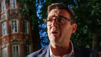 Labour Partisi Liderlik Yarışında Andy Burnham 349 Milletvekilinin Desteğini Kazandı