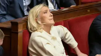 Fransa'da Kritik Karar: Marine Le Pen'in Siyasi Geleceği Salı Günü Belirlenecek